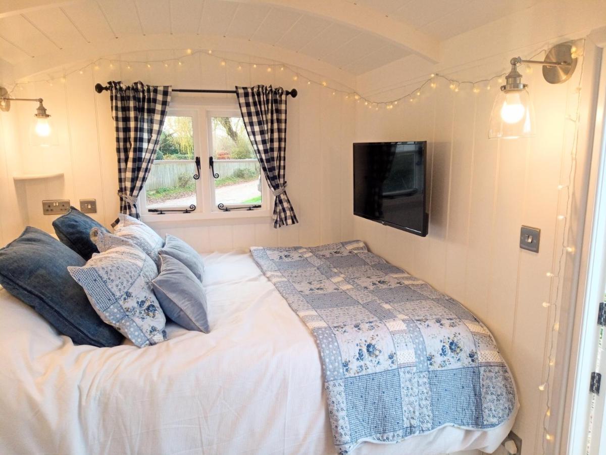 Yew Tree View Luxury Shepherd'S Hut Sturminster Newton Kültér fotó